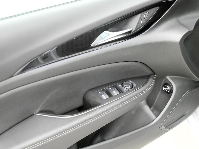 Opel Insignia - fotka 12 z 26