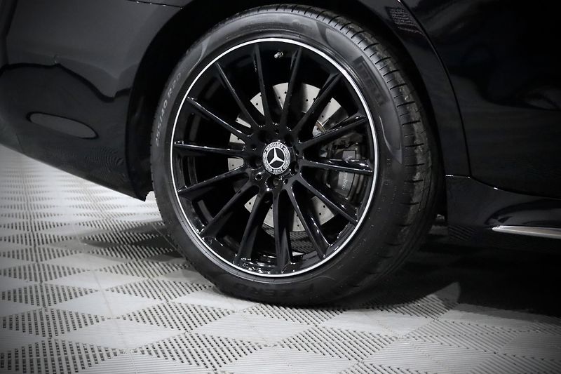 Mercedes-Benz Třídy S 580 Long 4Matic V8 370 kW - fotka 7 z 43