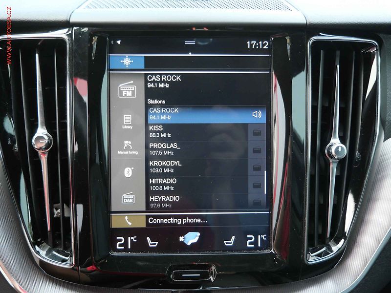 Volvo XC60 (2019) 2.0 D 4x4, R-design, AT, LED - fotka 18 z 24