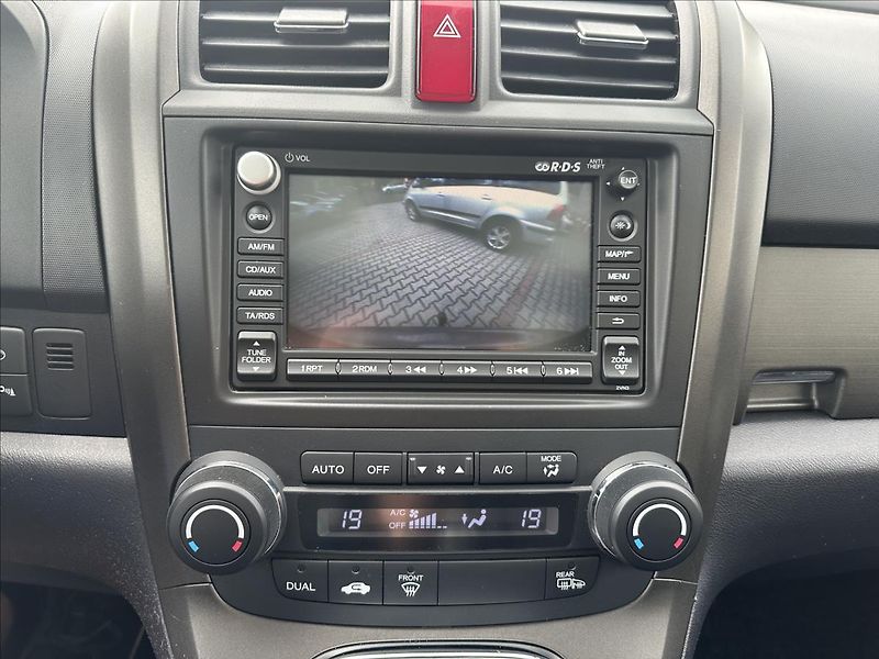 Honda CR-V 2,0 4x4 Executive TAŽNÉ TOP - fotka 17 z 26