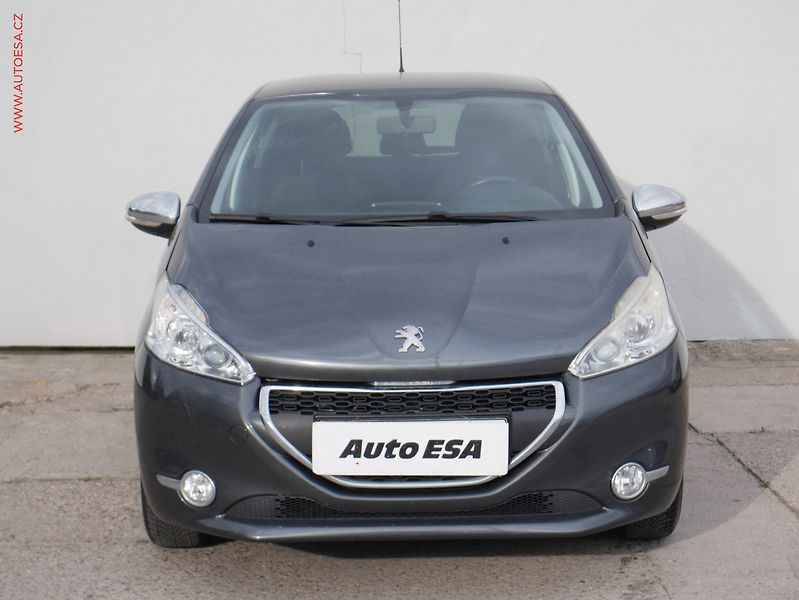 Peugeot 208 (2013) 1.2 VTi, AC, tempo, park - fotka 2 z 15
