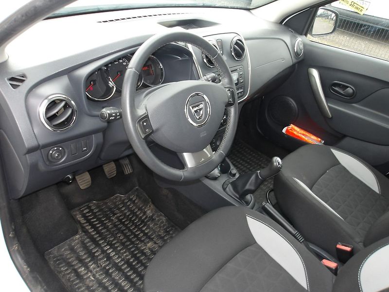 Dacia Sandero 1,0i 66kW STEPWAY  ČR NAJ.4000 - fotka 9 z 24