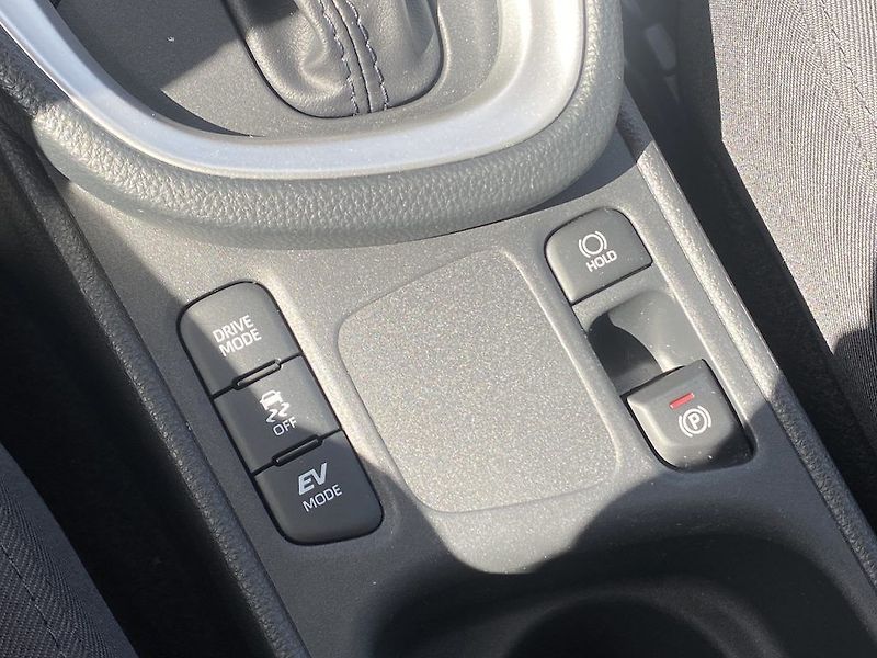 Toyota Yaris Cross 1.5HEV, ČR-1m, Comfort, DPH - fotka 23 z 26