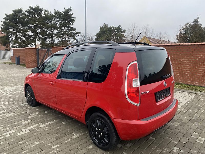 Škoda Roomster (2014) 1.2TSi MODEL NOIRE - fotka 3 z 65
