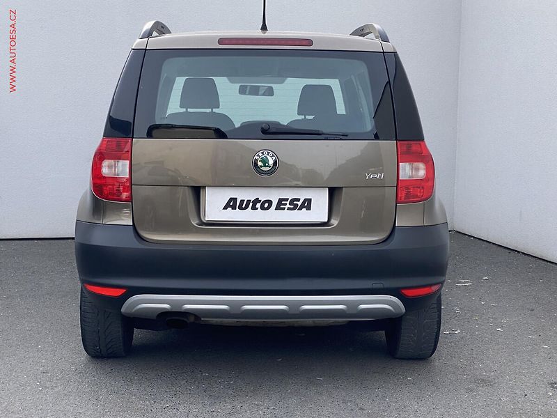 Škoda Yeti (2012) 1.2 TSi, AC, výhřev sed - fotka 5 z 16