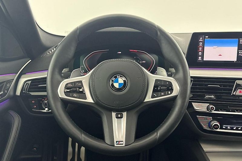 BMW Řada 5 530d xDrive - fotka 9 z 27
