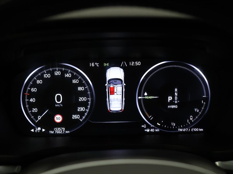 Volvo V60 2,0 B5 AWD Momentum Pro AT DPH - fotka 17 z 22
