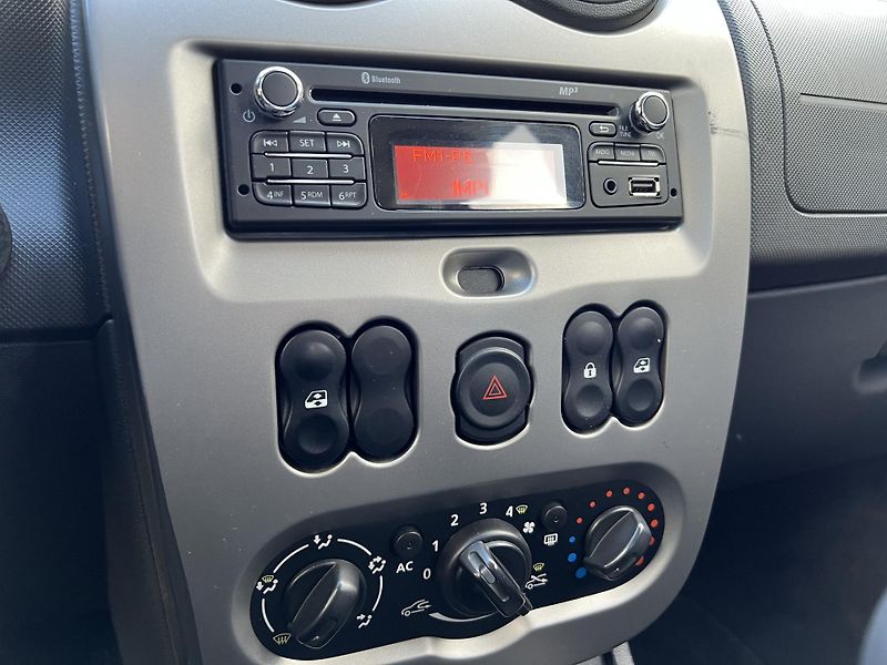 Dacia Duster 1.6 16v 77 kW 4x4 NOVÁ STK - fotka 13 z 16