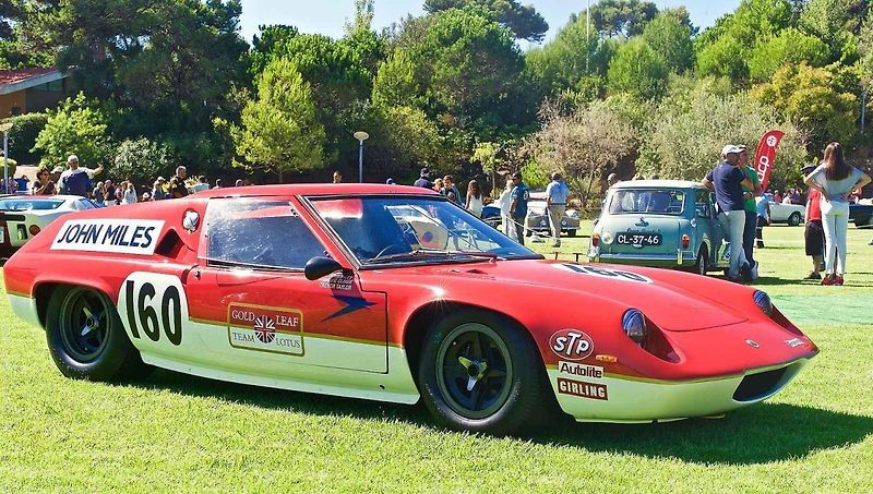 Lotus Europa, sportovní vůz britské automobilky, vznikl přesně podle filozofie šéfa značky Colina Chapmana. Vyráběl se v letech 1966 až 1975.