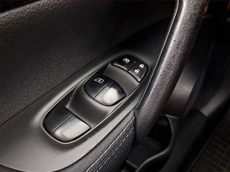 Nissan Qashqai (2015) 1.2 DIG-T, Automat, ČR,1.maj - fotka 28 z 28