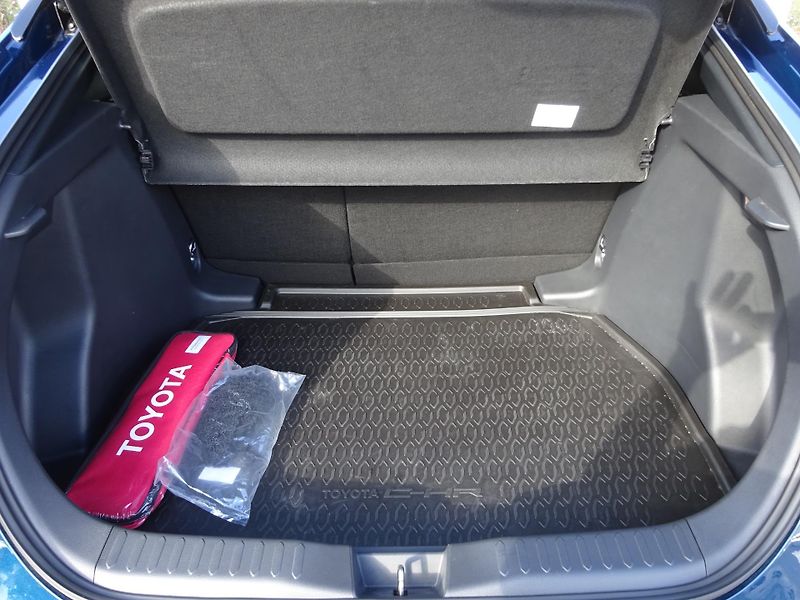 Toyota C-HR 1.8 HSD e-CVT 140k Style - fotka 12 z 20