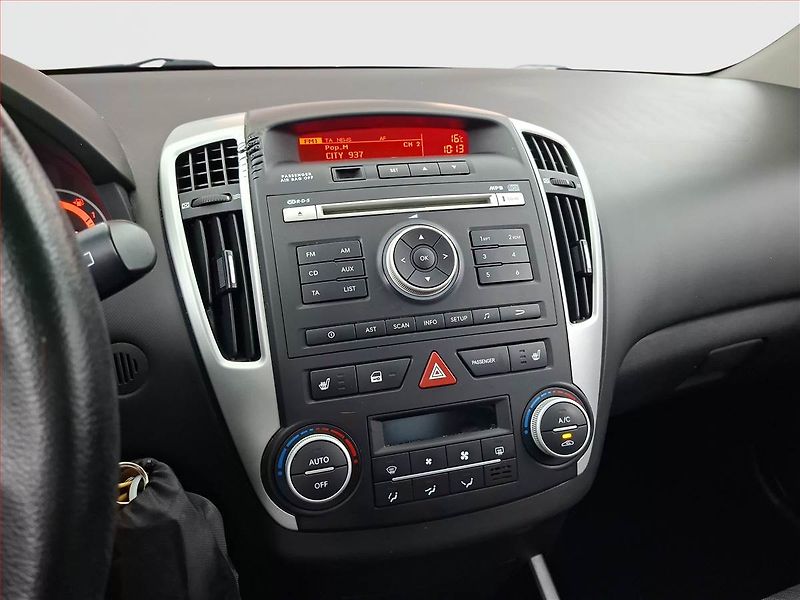 Kia Ceed (2012) 1.4 CVVT, Tempomat - fotka 12 z 14