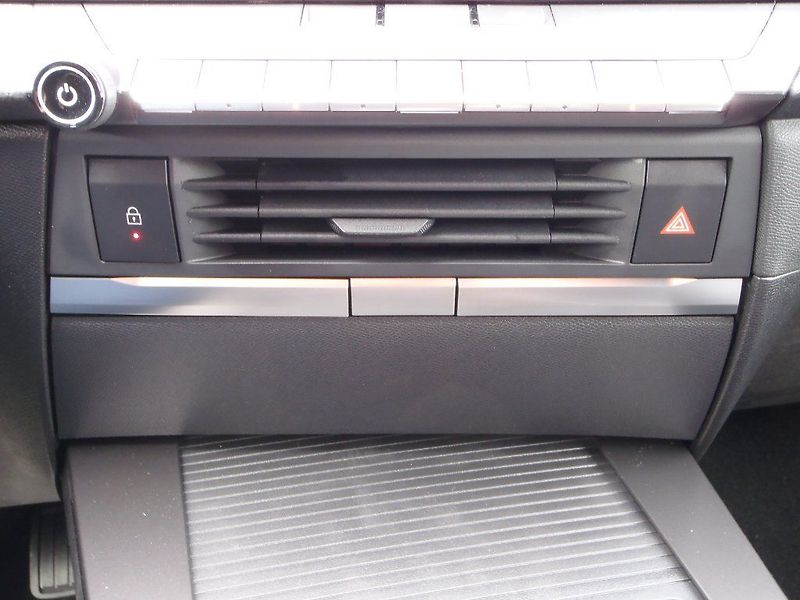 Opel Astra ST Edition Hybrid 1.2 Turbo - fotka 21 z 33