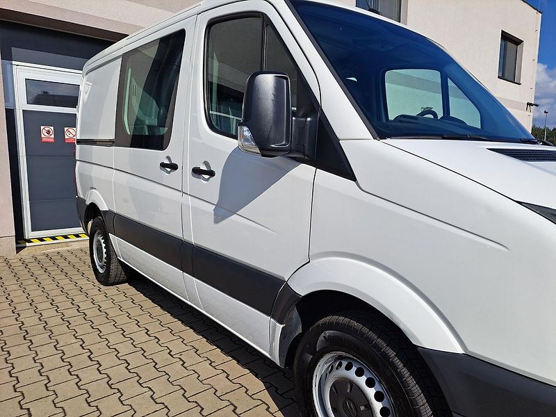 Volkswagen Crafter (2014) 2.0 TDI, 7 míst - fotka 4 z 31