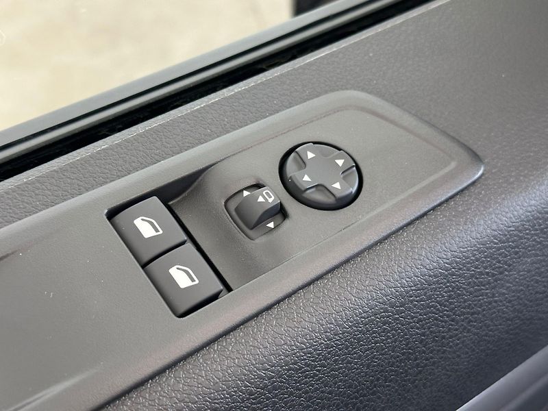 Peugeot Traveller (2026) Allure L2 2.2 BlueHDi 180 EAT8 - fotka 15 z 22