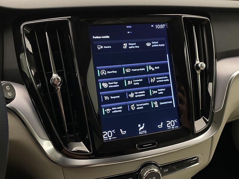 Volvo V60 D4 MOMENTUM AUT - fotka 38 z 47