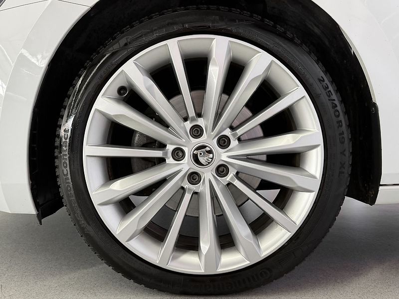 Škoda Superb 2.0TDI DSG 4X4 STYLE, ACC, PAN - fotka 8 z 27