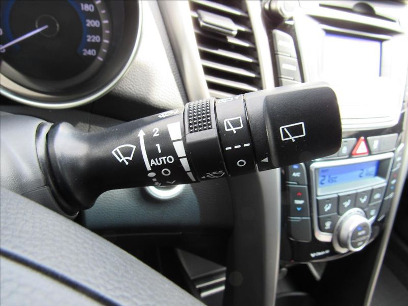 Hyundai i30 1,6 GDI 99kW Automat - fotka 22 z 32