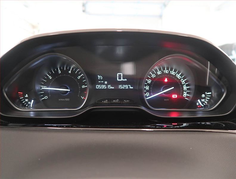 Peugeot 208 (2019) Active 1.2 PureTech - fotka 11 z 13
