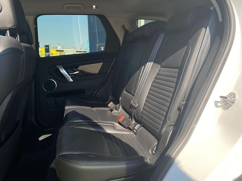 Land Rover Discovery Sport (2020) 2.0 D180 4X4 AUT - fotka 30 z 35