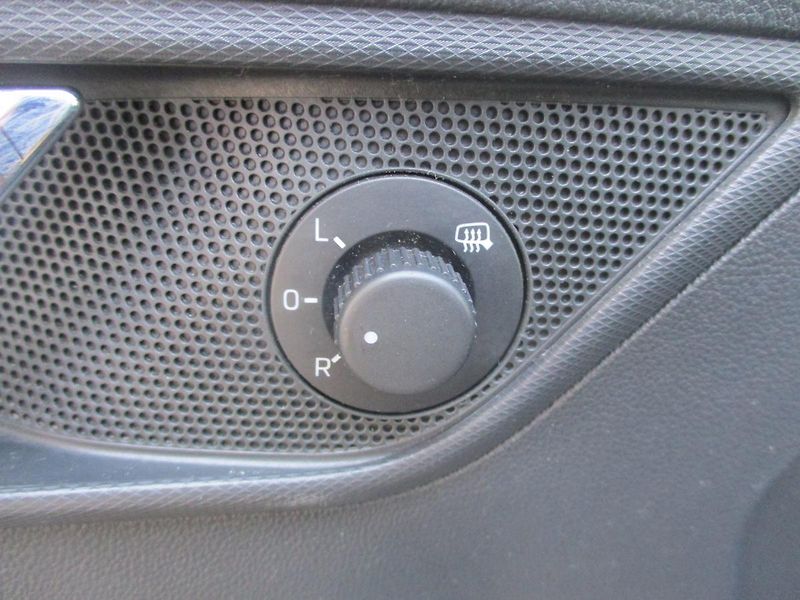 Škoda Rapid 1.6 TDi Edition - fotka 9 z 32