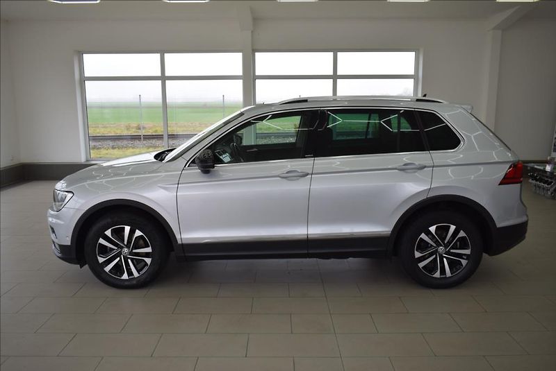 Volkswagen Tiguan 2,0 TDi, virtual,pano,navi, - fotka 4 z 44