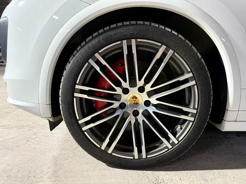 Porsche Cayenne (2016) Sportovní verze GTS - fotka 18 z 20