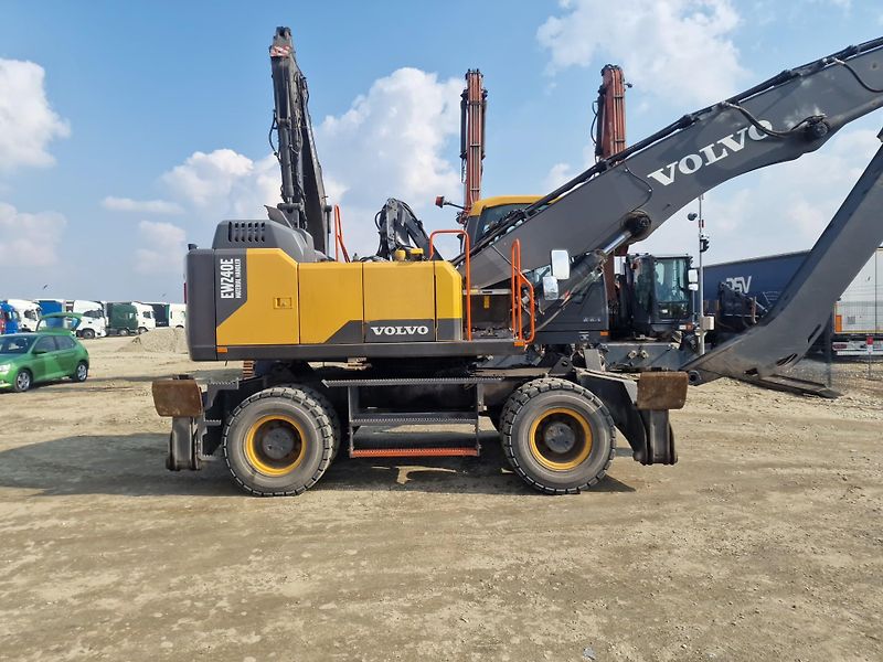 Volvo (2021) EW240E wheeled excavator - fotka 2 z 7