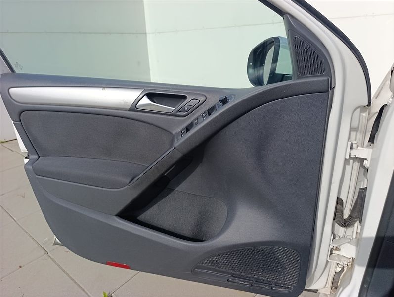 Volkswagen Golf 1,6 TDi Klimatizace - fotka 12 z 29