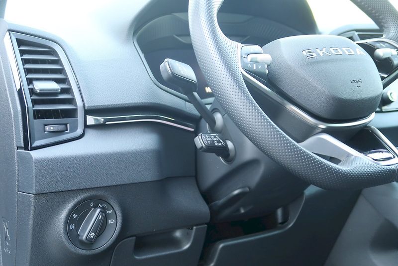 Škoda Karoq (2025) SPORTLINE 1.5 TSI 110 kW DSG - fotka 20 z 29