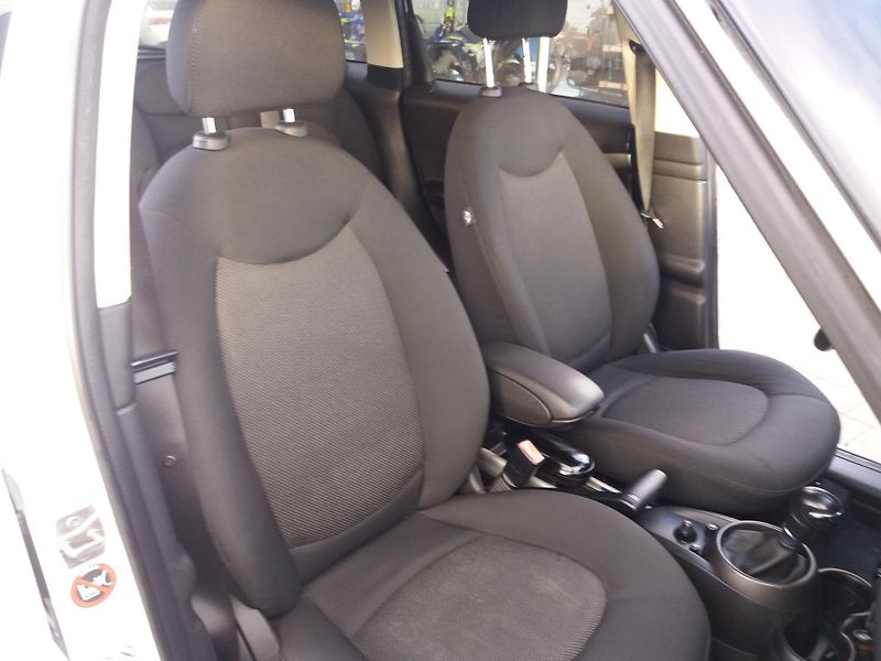 Mini Countryman 1.6i,90kW,AUTOMAT,NAVI,EL.ŠÍBR - fotka 18 z 20