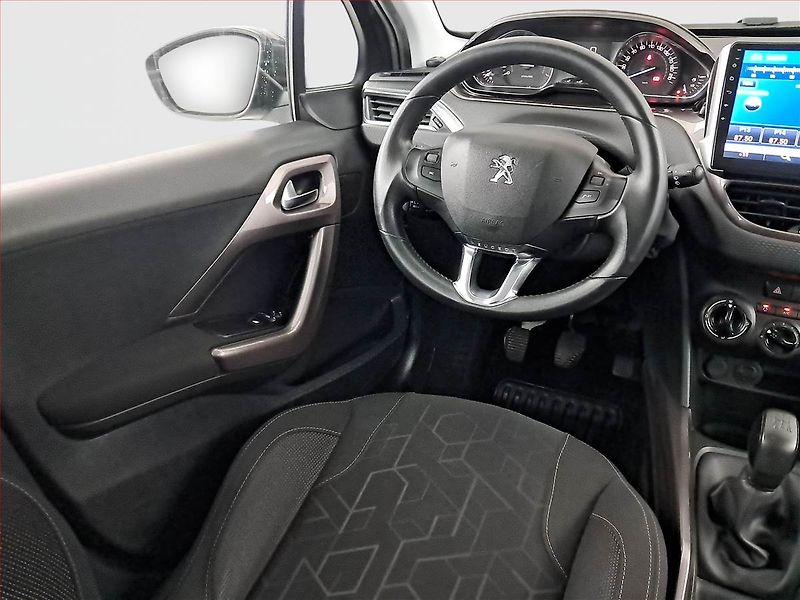 Peugeot 2008 (2013) 1.2 PureTech, Navi, Tempomat - fotka 7 z 17