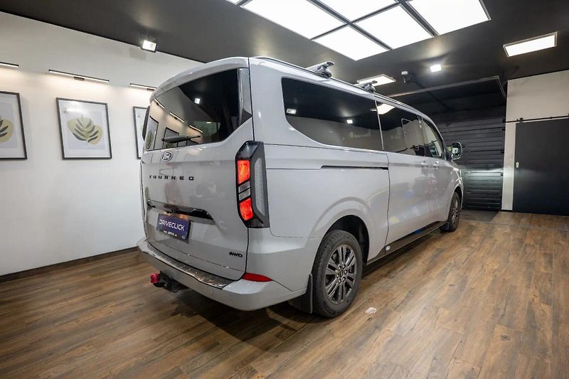 Ford Tourneo Custom 2.0 EcoBlue 125 kW 4x4 - fotka 11 z 48