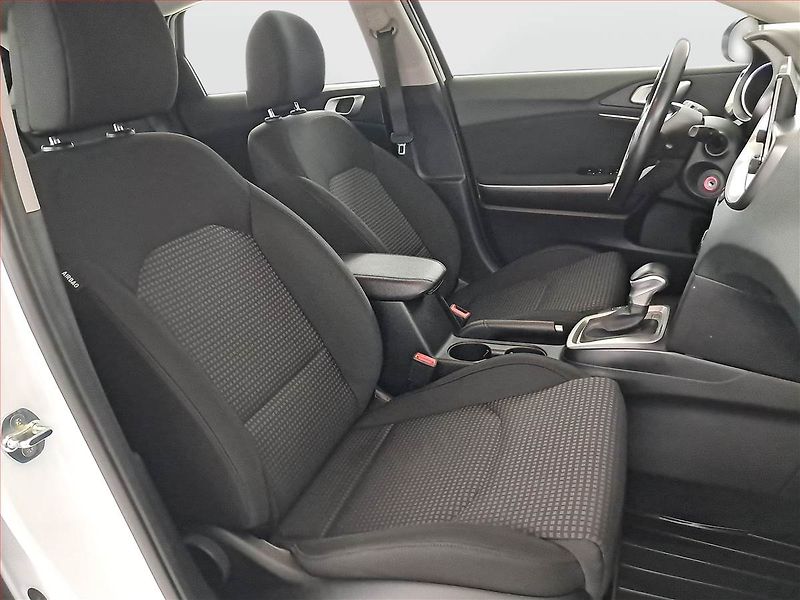 Kia Ceed (2021) 1.5 T-GDI, Automat, Serv.kniha - fotka 9 z 19