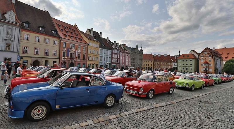 Setkání majitelů vozů Škoda 110R v Chebu.