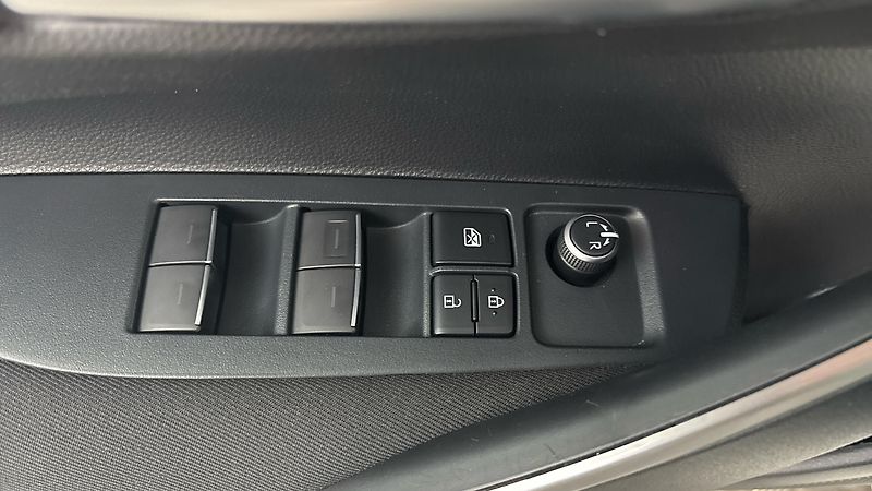 Toyota Corolla 1.8 Hybrid AUT Active Sedan - fotka 22 z 24