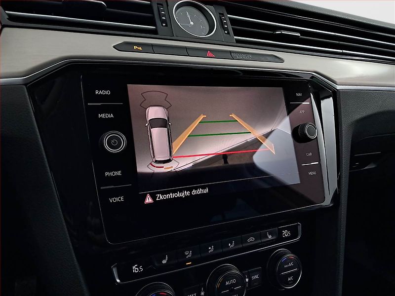 Volkswagen Passat (2017) Highline 2.0 TDI, Serv.kniha - fotka 19 z 19