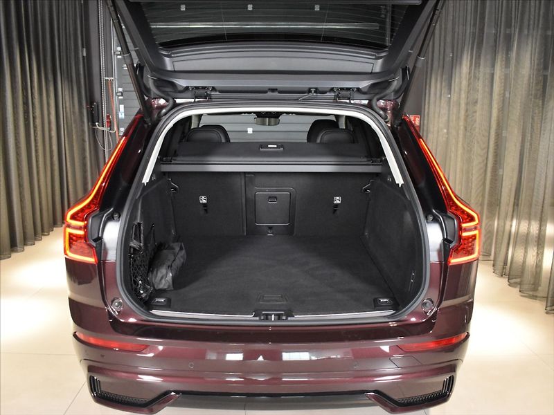 Volvo XC60 2,0 B5 AWD Ultra Pano,vzduch - fotka 10 z 22