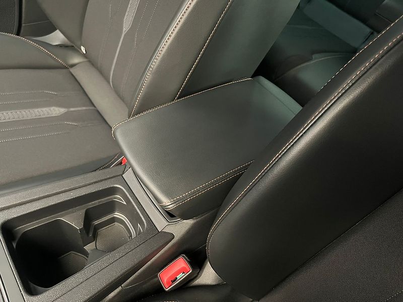Cupra Formentor 2.0 TSi 140kW DSG 4x4 ČR 1.maj - fotka 26 z 87