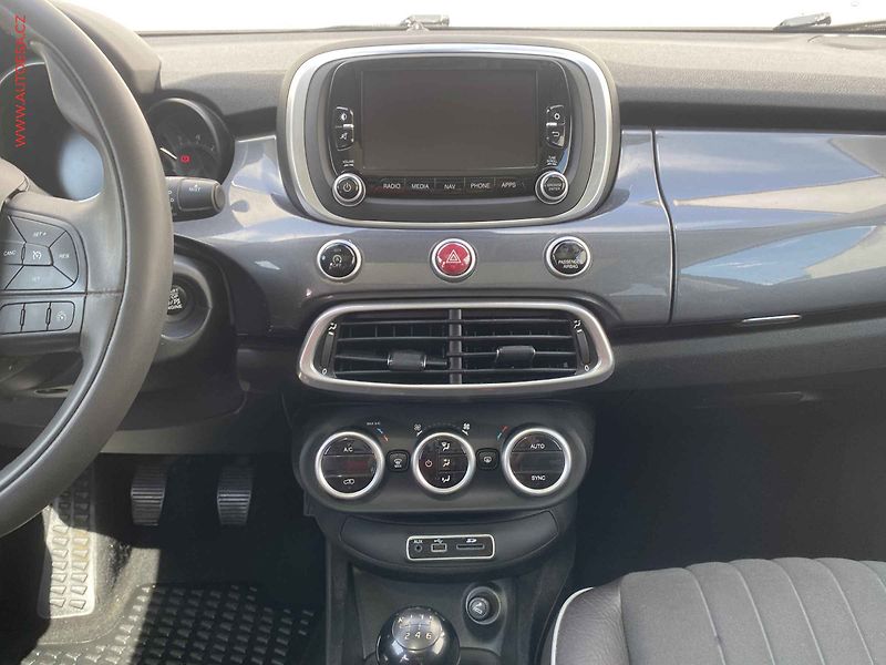 Fiat 500X (2016) 1.4i, Navi, panor - fotka 12 z 17