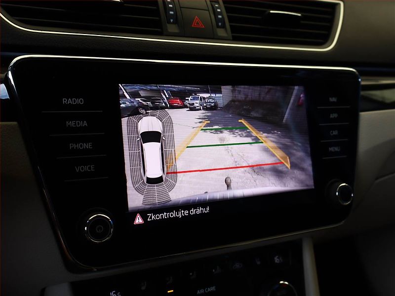 Škoda Superb (2017) Laurin&Klement 2.0 TDI 4x4 - fotka 16 z 24