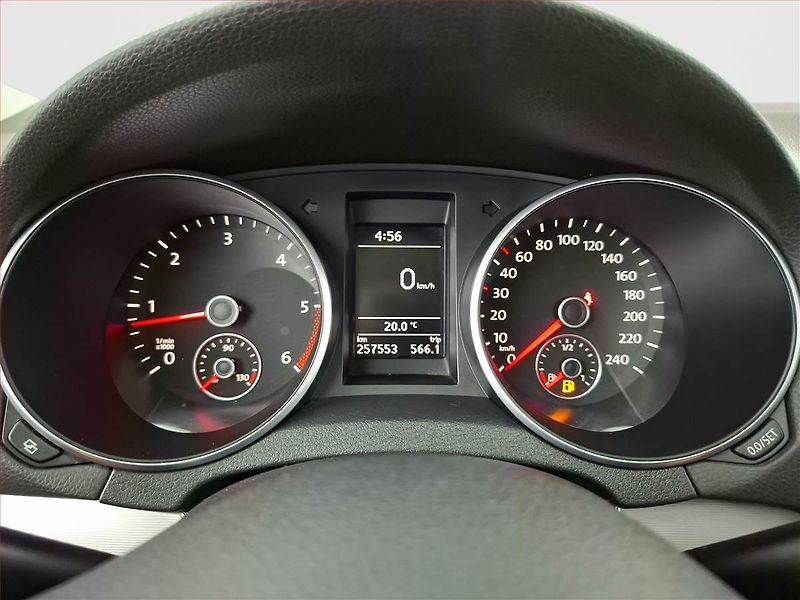 Volkswagen Golf (2011) Comfortline 1.6 TDI, Tempomat - fotka 11 z 17