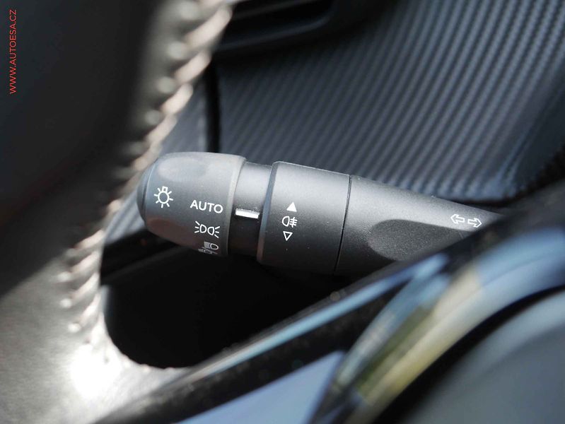 Peugeot 2008 (2023) 1.2PT, 1.maj,ČR, Active, LED - fotka 15 z 16