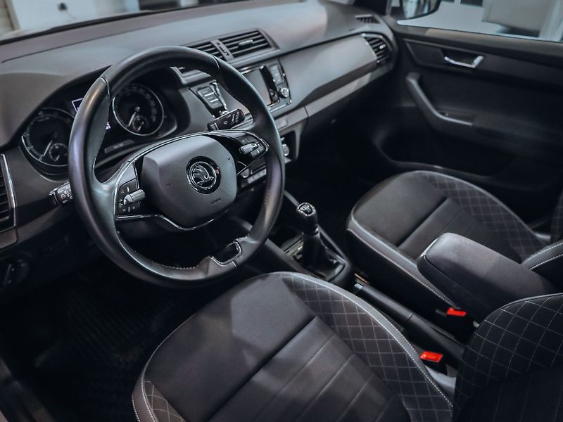 Škoda Fabia 1.0 TSI 70 kW Ambition Tour - fotka 9 z 28