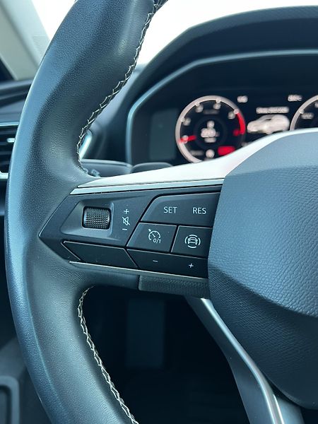 Seat Leon 2.0TDI DSG Style Kůže DPH 1Maj - fotka 11 z 24