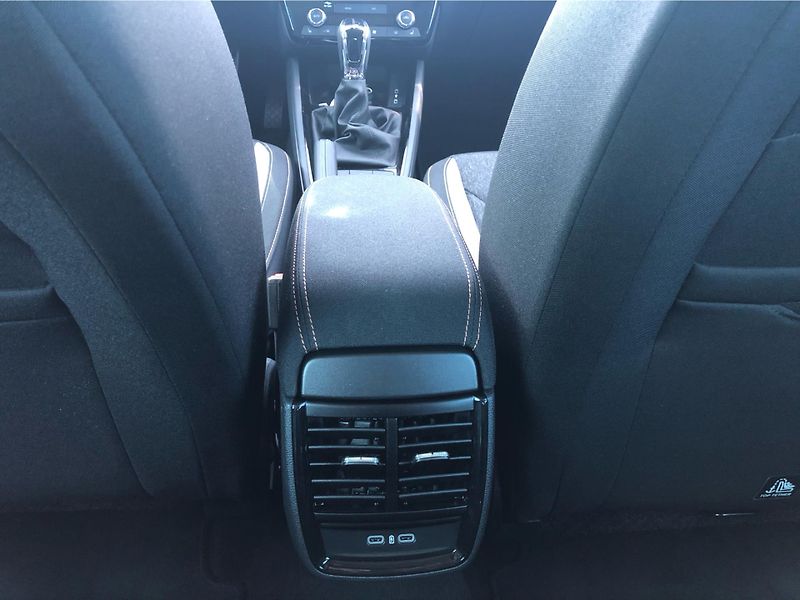 Škoda Kamiq 1,5 TSI - fotka 23 z 29