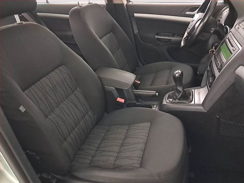 Škoda Octavia (2009) 1.4 TSI, Tempomat - fotka 9 z 17
