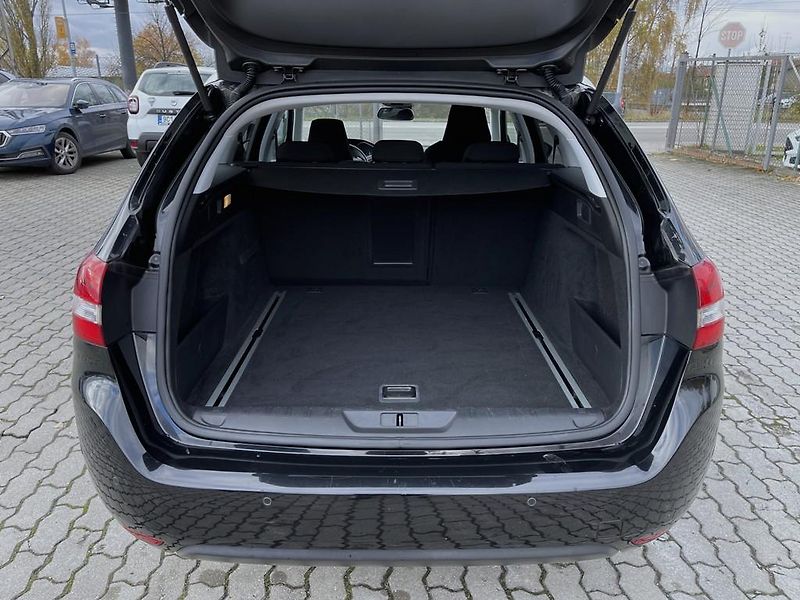 Peugeot 308 2.0 HDI 110 kW navi. serviska - fotka 9 z 26