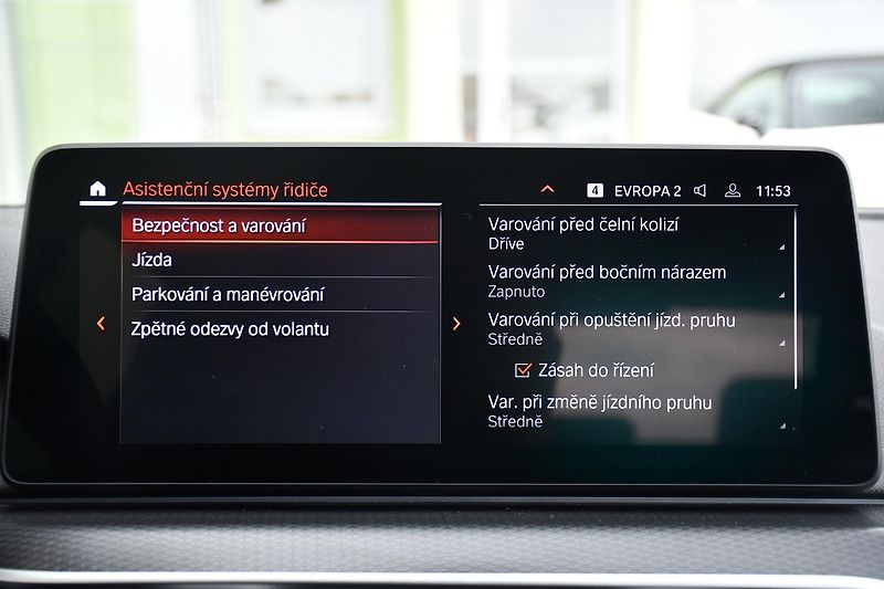BMW Řada 5 530e PHEV M-SPORT xD HUD 1M ČR - fotka 34 z 39