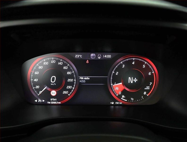 Volvo XC40 (2018) T3 - fotka 9 z 15